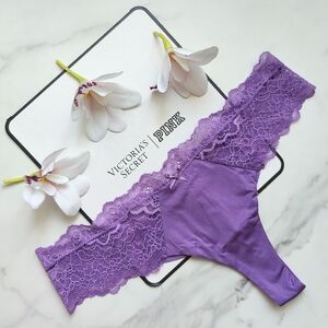 NWT VICTORIA'S SECRET DREAM ANGELS LACE-TRIM SMOOTH THONG PANTY IN PURPLE TEASE